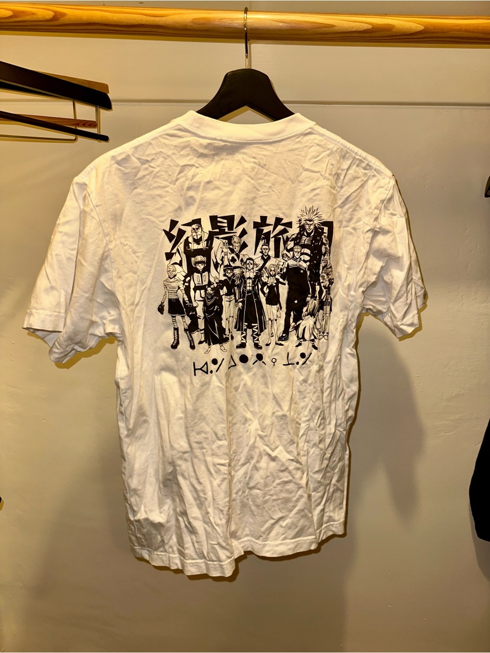 Uniqlo HunterxHunter White Short-Sleeve Graphic Tee - Phantom Troupe - Picture 2 of 2